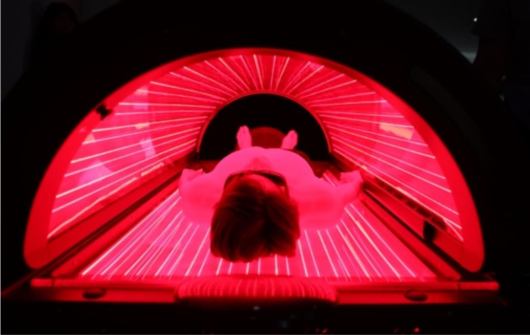 A person lying under the full LUMIER light array